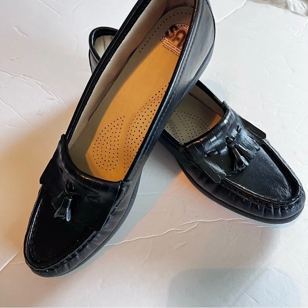 NWOT SAS Women's Tassel Kiltie Loafers in Brown size 8S